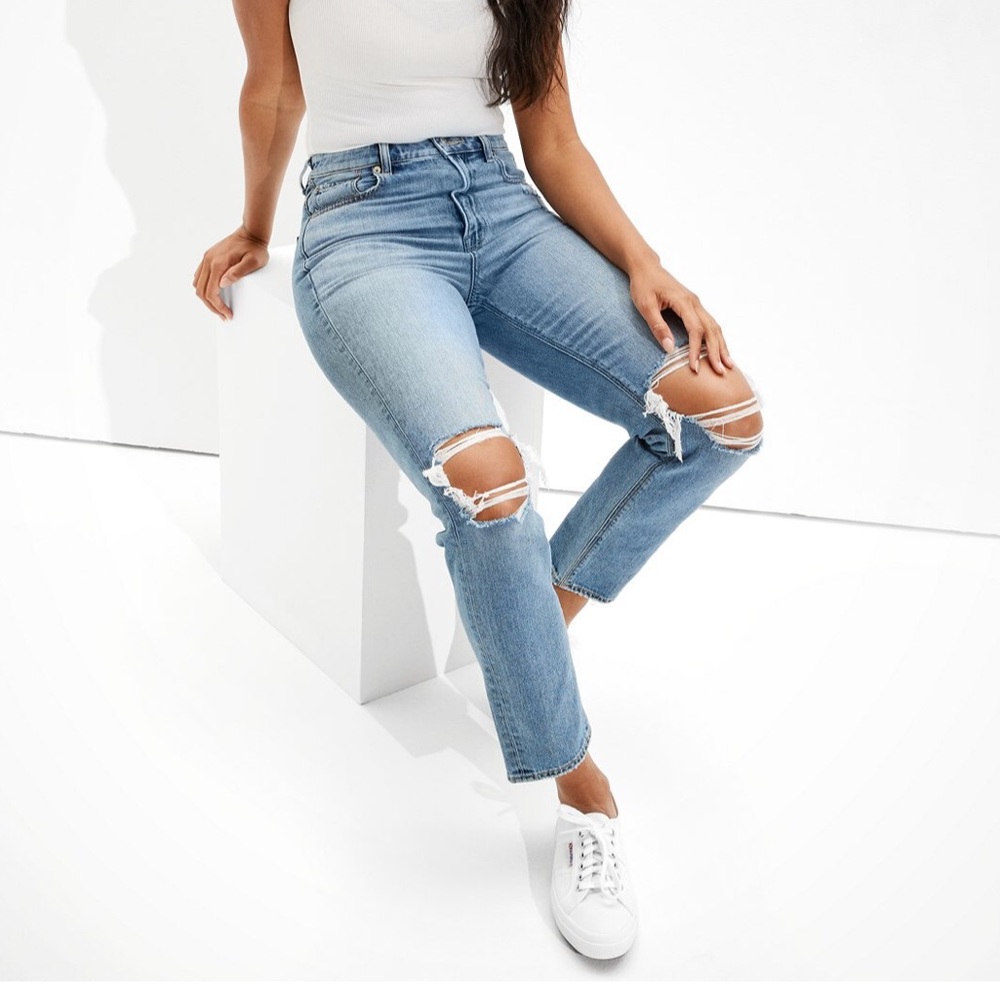 American Eagle medium wash ripped mom jeans